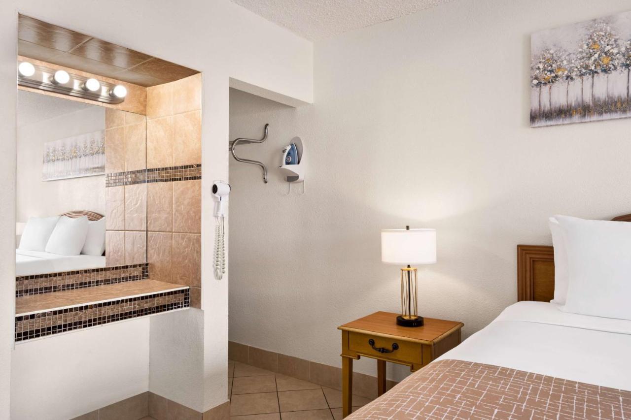 ทราเวลลอดจ์ ลาสเวกัส Motel ภายนอก รูปภาพ